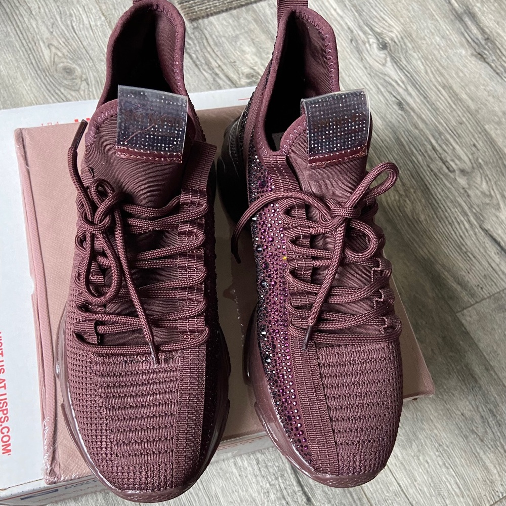 Steve Madden Maxima women’s Sneaker in Burgundy